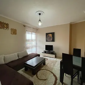 - Private 2 , Tirana Albanie